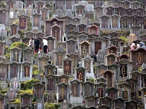 Đến chết vẫn ở tạm là nỗi ám ảnh của người sống đối với những người đã khuất tại Hồng Kông