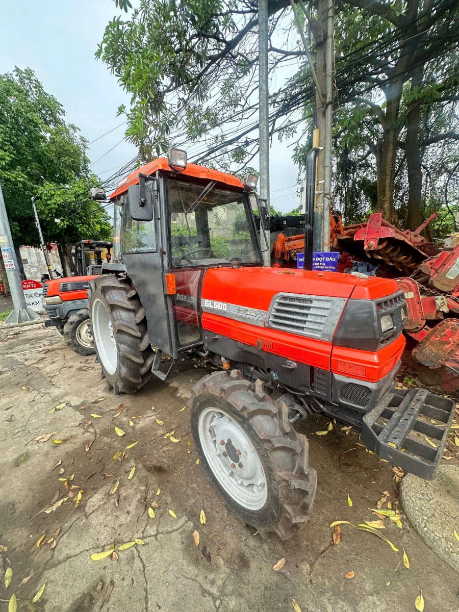 Làm nông nghiệp bằng máy cày hiệu quả và kinh tế